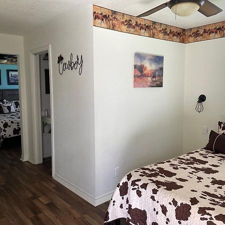 Horseshoe Riverside Lodge Canyon Lake Extérieur photo