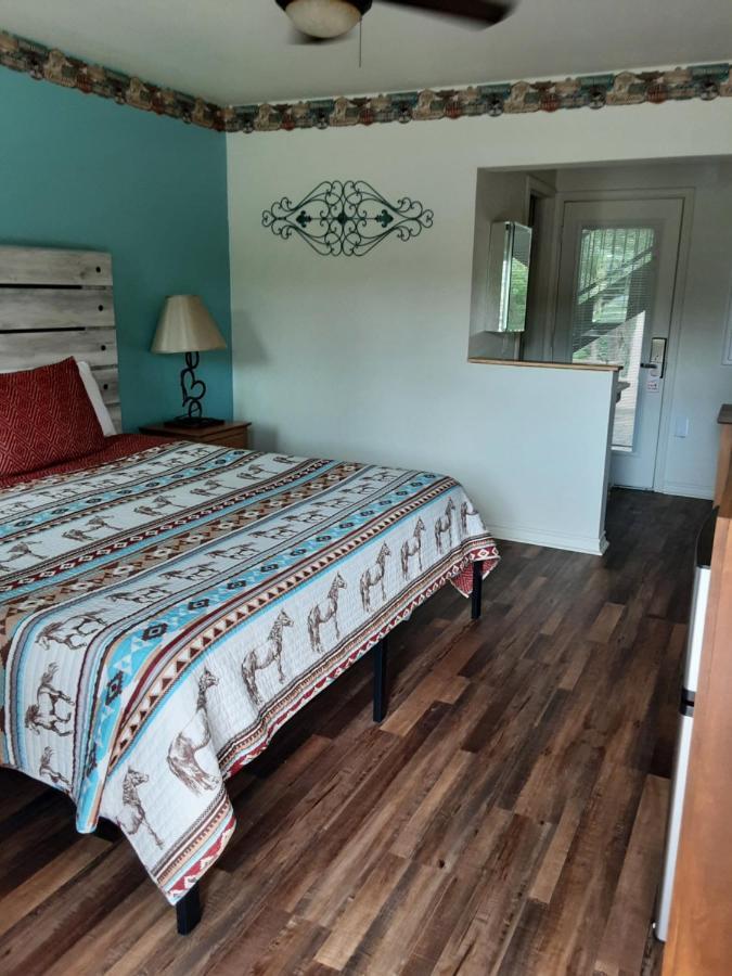 Horseshoe Riverside Lodge Canyon Lake Extérieur photo