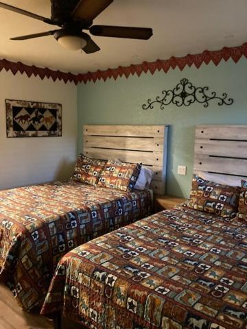 Horseshoe Riverside Lodge Canyon Lake Extérieur photo