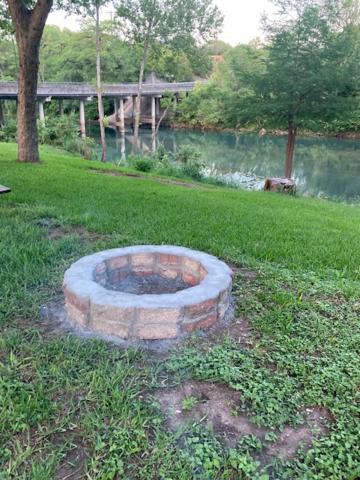 Horseshoe Riverside Lodge Canyon Lake Extérieur photo
