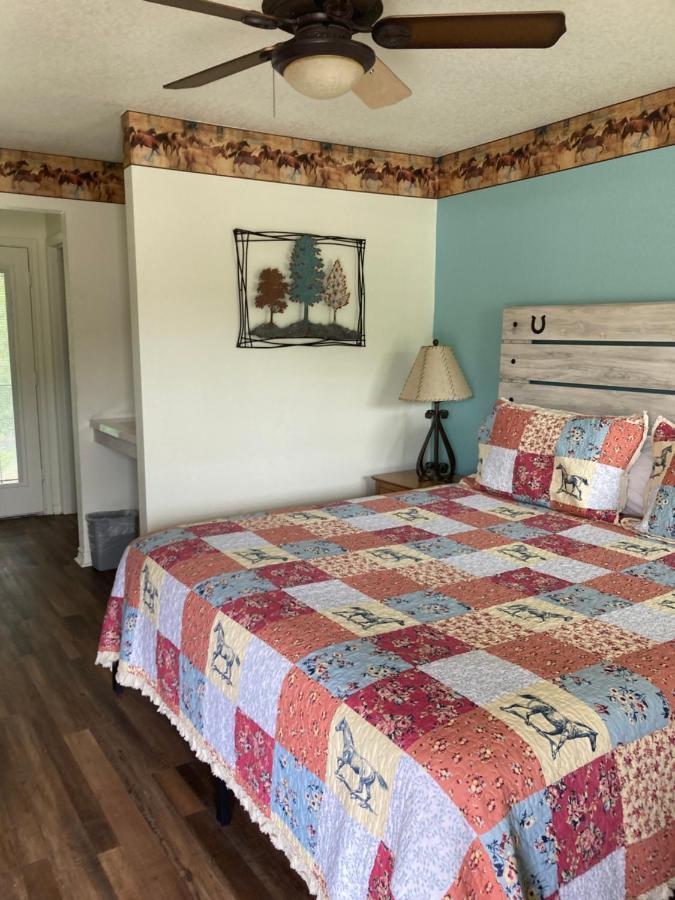 Horseshoe Riverside Lodge Canyon Lake Extérieur photo