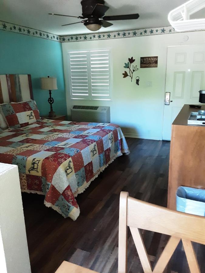 Horseshoe Riverside Lodge Canyon Lake Extérieur photo