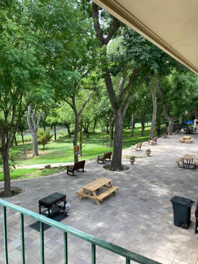 Horseshoe Riverside Lodge Canyon Lake Extérieur photo