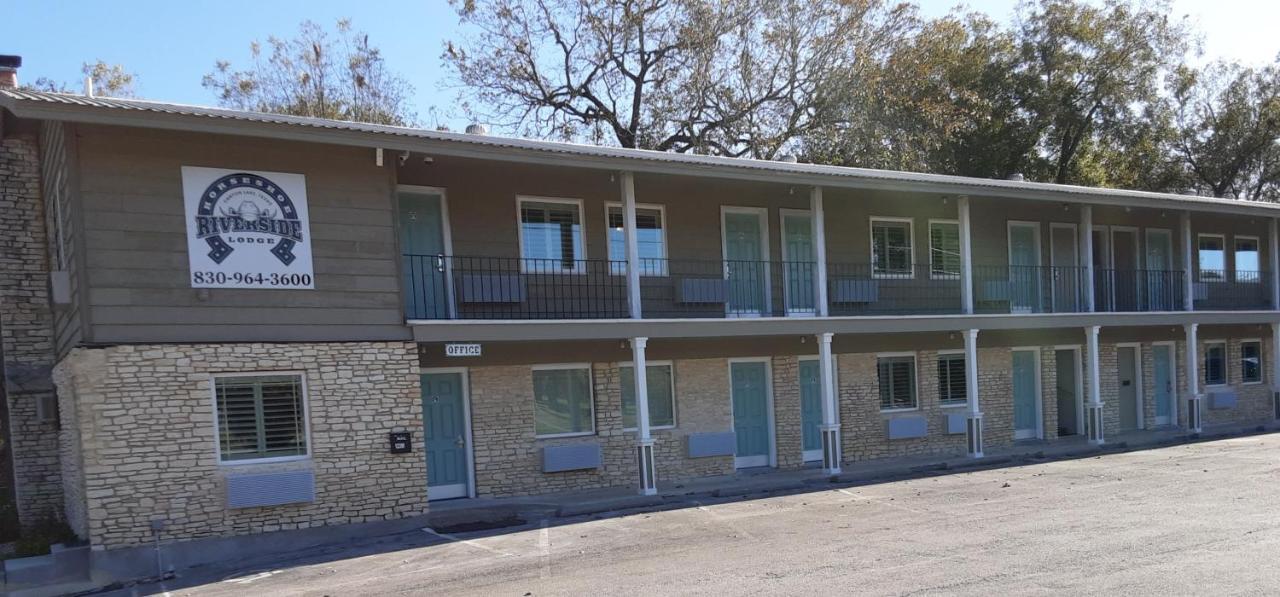 Horseshoe Riverside Lodge Canyon Lake Extérieur photo