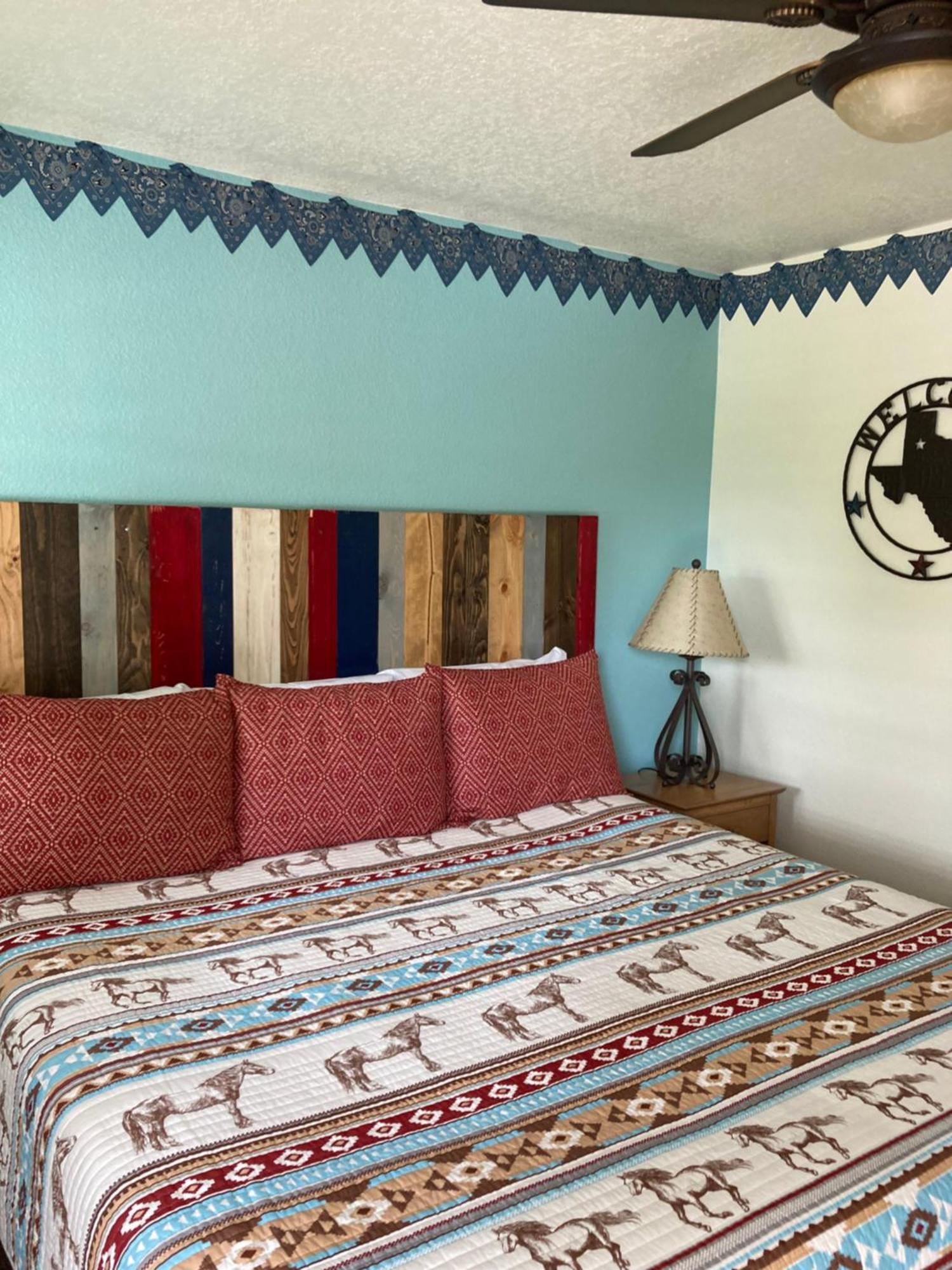 Horseshoe Riverside Lodge Canyon Lake Extérieur photo