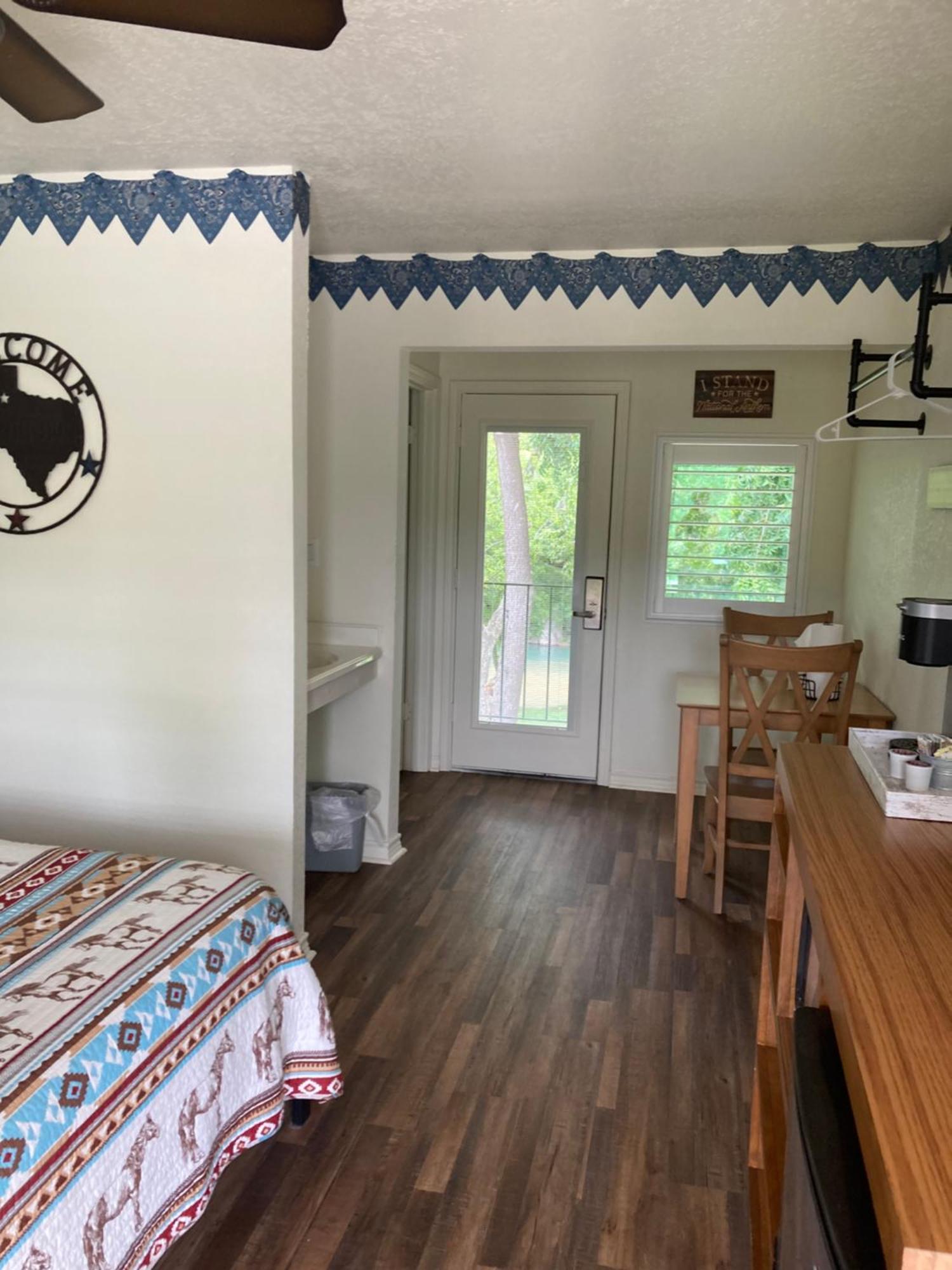 Horseshoe Riverside Lodge Canyon Lake Extérieur photo